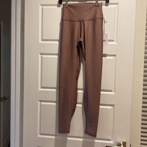 Alo Yoga leggings color Smokey quartz size small

New no tags not worn